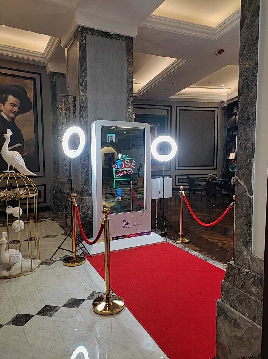 Mirror Booth